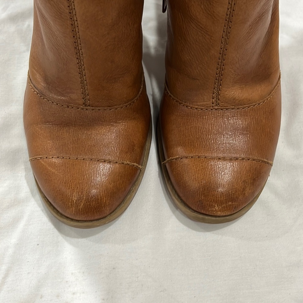 Nine West  Camel Heeled  Boots 7 1/2 M - Picture 2 of 4